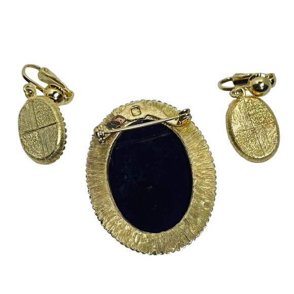 Gold Tone, Black & White Celluloid Cameo Brooch With Clip On Earrings (5724) - Picture 11 of 11